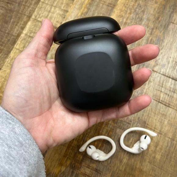 Powerbeats Pro Totally wireless headphones. Ivory. - Picture 5 of 9